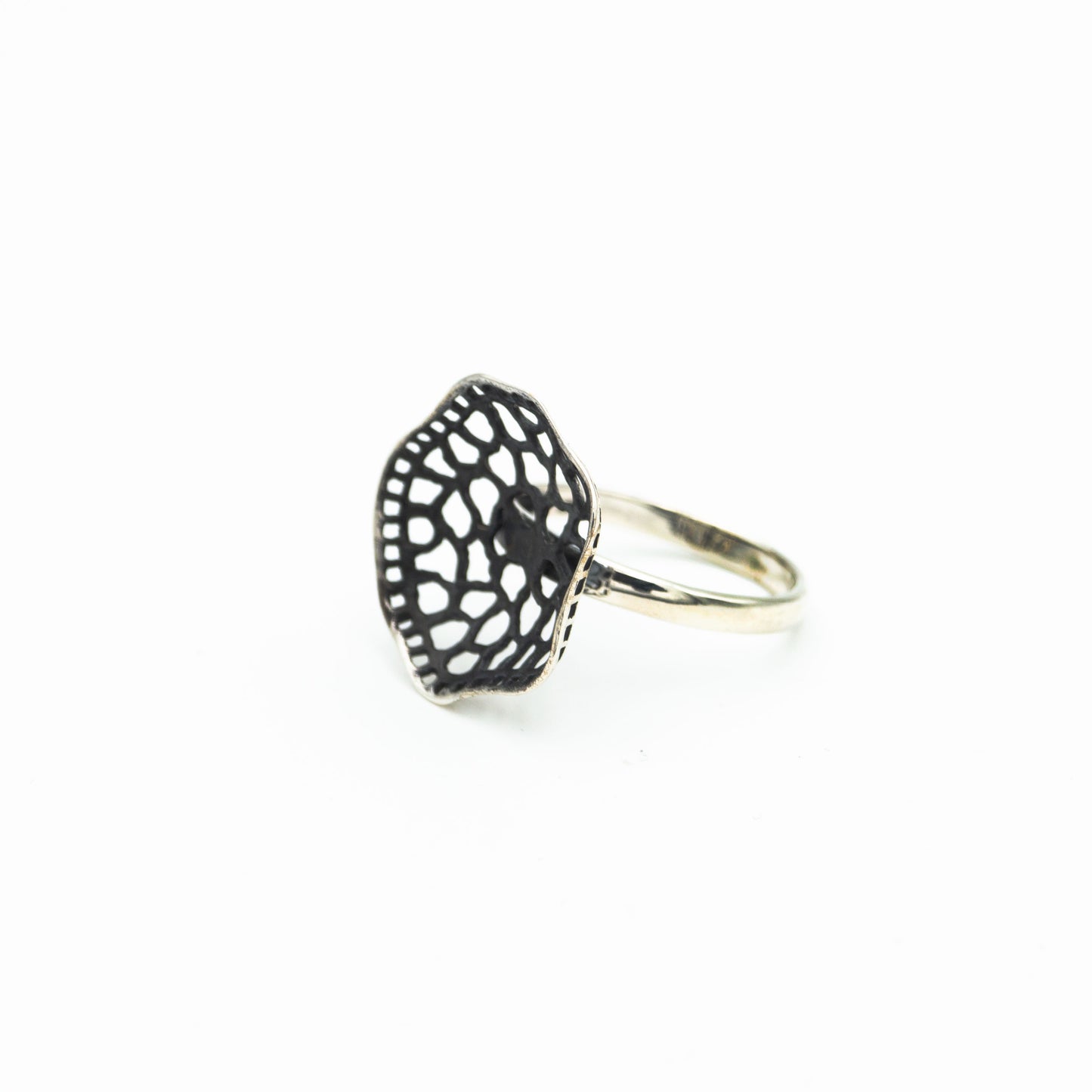 Lattice Elegance: Silver 925 Ring with Black Patina