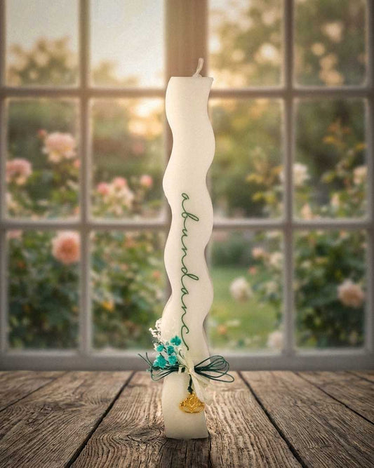 Χειροποίητη Πασχαλινή Λαμπάδα με Κολιέ Λωτού – Αρωματικό Κερί Σόγιας | “Abundance” (Πράσινη)